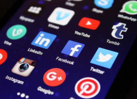 Standar Digital: Cara Internet Mengubah Pikiran Kita