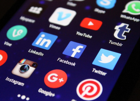 Standar Digital: Cara Internet Mengubah Pikiran Kita