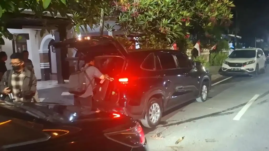 Kadis Kominfo Madiun Digeledah KPK, Rumah Dikunci, Penyidik Larang Bicara