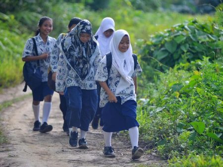 Jangan Hanya Siswa, Orang Tua Jogja Ajak Pejabat Jadi Pelopor Jalan Kaki dan Naik Bus