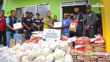 Warga Menyeberangi Pipa Berbahaya ke Sekolah, Wali Kota: Dulu Saya Juga Seperti Itu