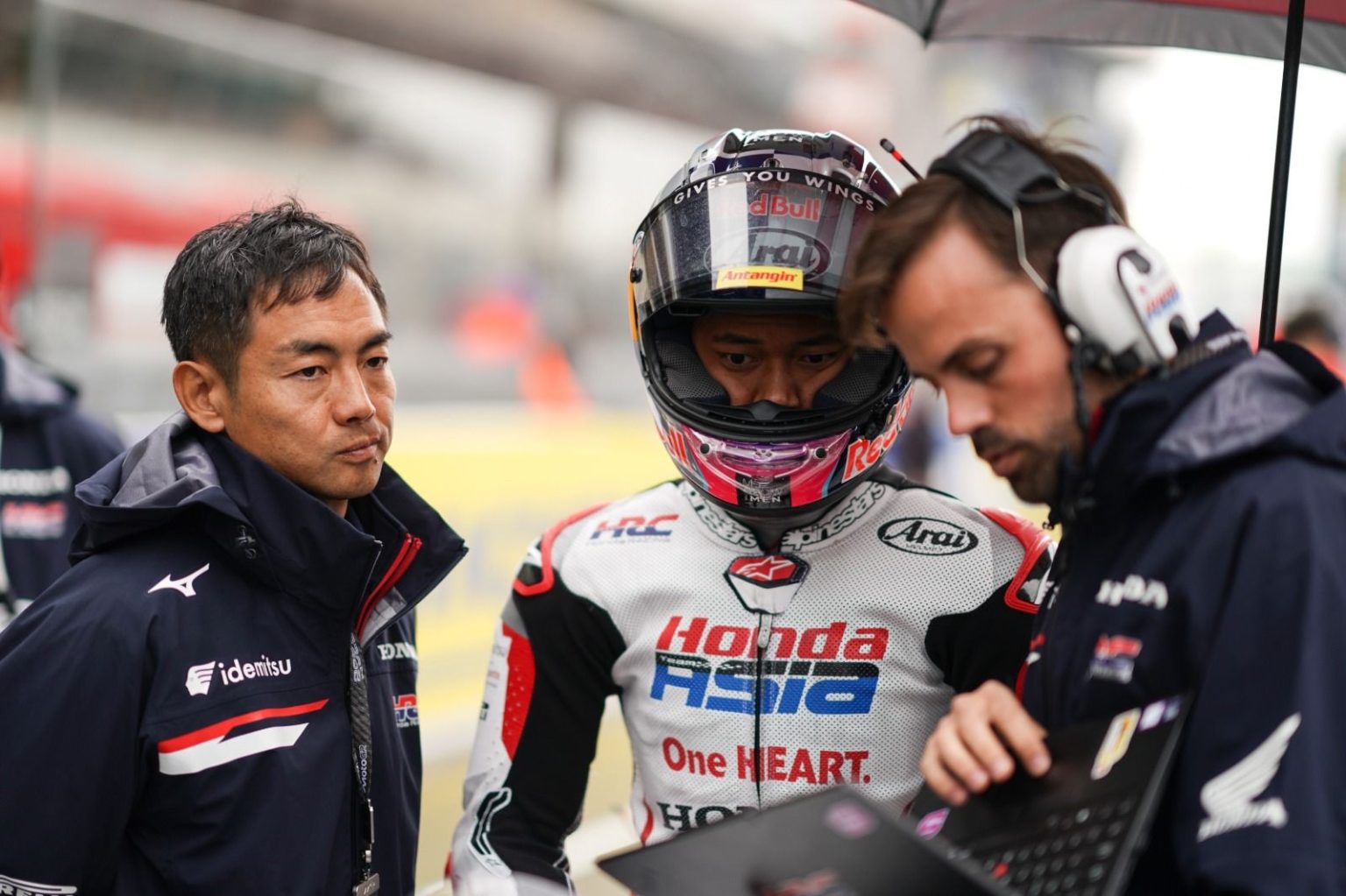 Moto3 Prancis 2026 – Veda Nyaris Terjatuh di Sirkuit Basah, Manajer: Ini Pertarungan Hidup Mati