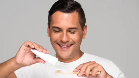 Orang yang Menghabiskan Pasta Gigi Tunjukkan 8 Sifat Ini, Menurut Psikologi
