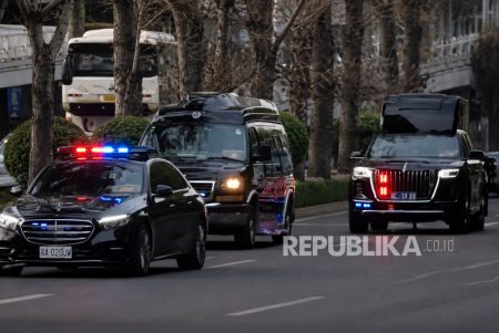 Hanya Ford-Cadillac, nyawa Trump dijaga mobil China saat bertemu Xi Jinping