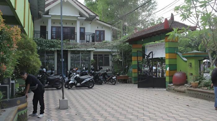 Anggota DPRD Sinung Sudrajat Siap Damaiakan Kasus Guru SD Bondowoso