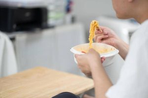 Apakah Mi Instan Bisa Dicerna Tubuh? Ini Fakta Pentingnya