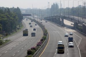 Kualitas udara Surabaya dan Tangerang Selatan tidak sehat pagi ini