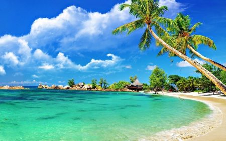 Pantai Senggigi, destinasi ikonik Lombok dengan pemandangan laut yang memukau