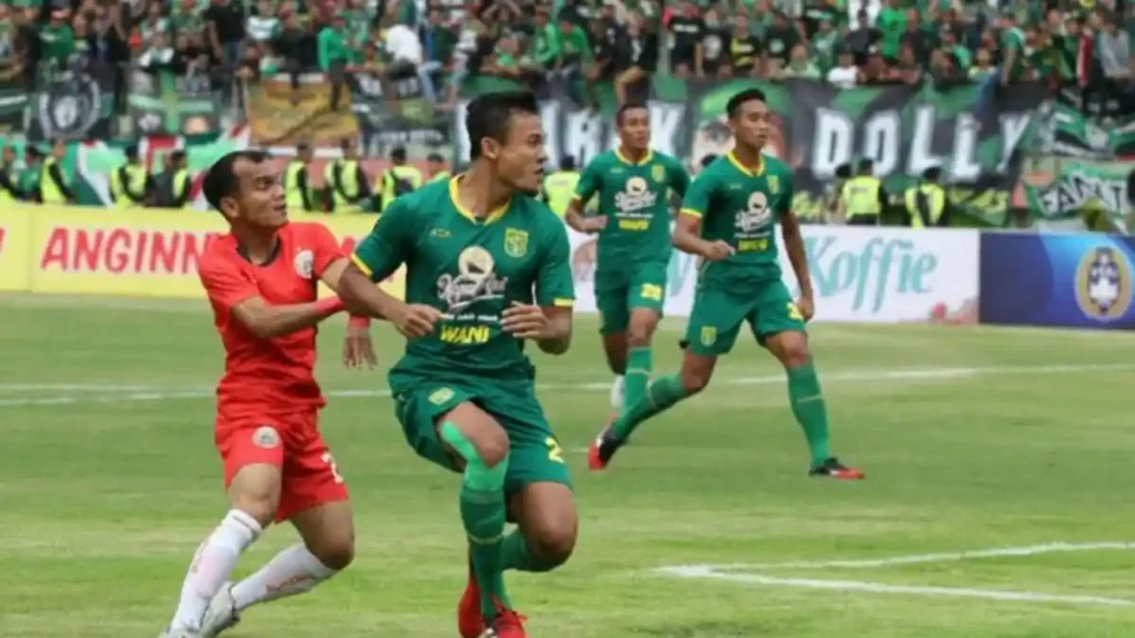 Prediksi skor Persebaya vs Persija: Duel gengsi, siapa menang malam ini?