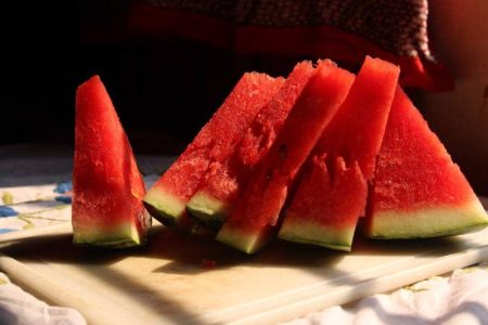 10 Buah Kaya Air untuk Cegah Dehidrasi
