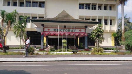 Ruangan Rektor Unsoed Disegel KPK, WR I Masih Berada di Kampus