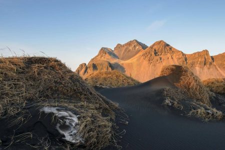 5 Fakta Menarik Tentang Vestrahorn, Gunung Berpuncak Tajam di Islandia