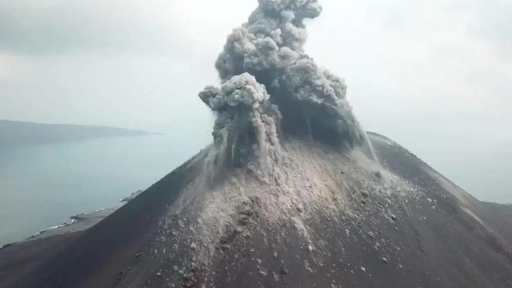 Kilas Balik Sejarah Letusan Krakatau 1883 yang Merubah Langit Eropa