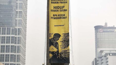 Enam Aktivis Greenpeace Bebas: Tolak Tes Urine, TAUD Nilai Aparat Cedera Demokrasi