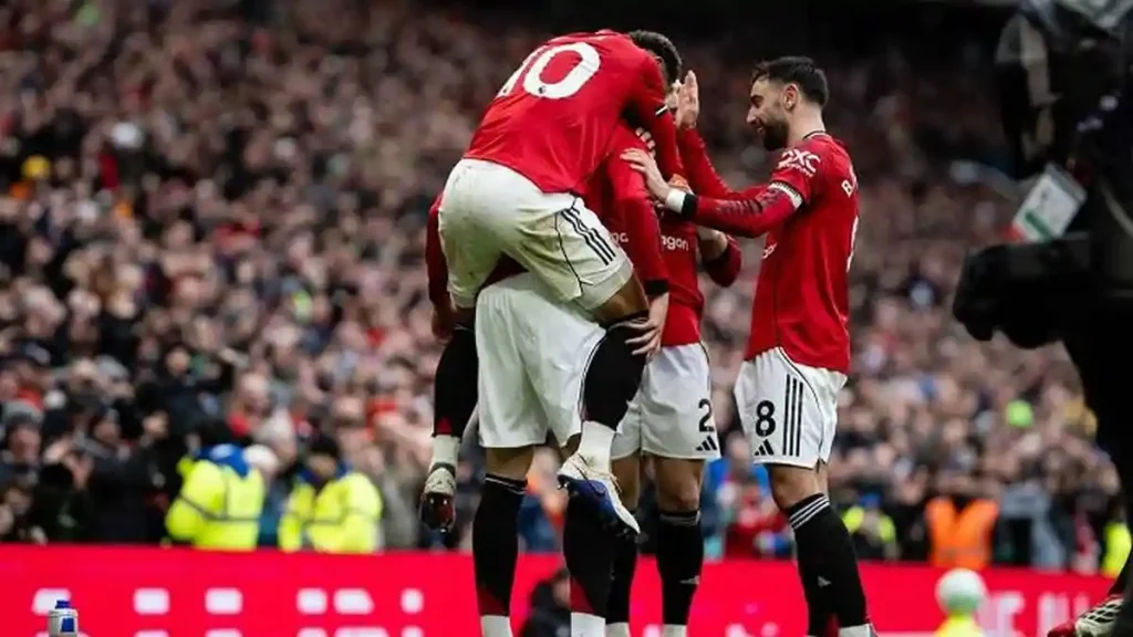Manchester United bisa datangkan pemain lebih baik dari Carlos Baleba pada gelandang Rp1,7 triliun